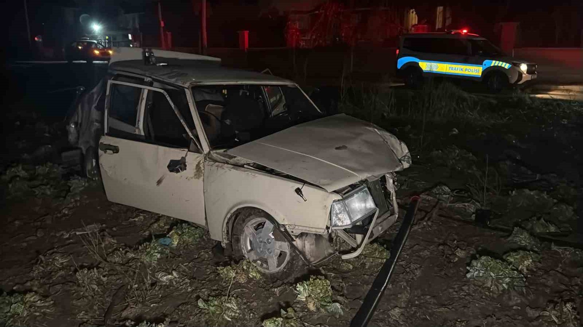 Eskişehir'de polisten kaçan otomobil takla atıp tarlaya uçtu, sürücü yaralandı