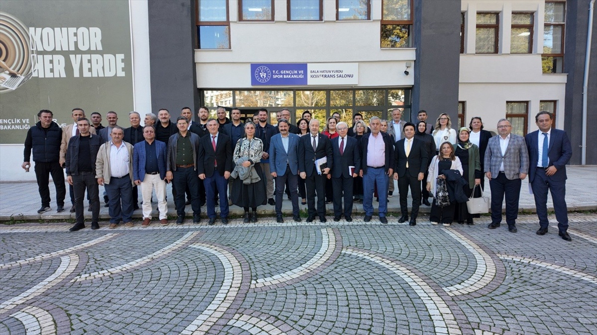 Eskişehir Gençlik ve Spor İl Müdürlüğü toplantısında tesis ve yurtlar ele alındı
