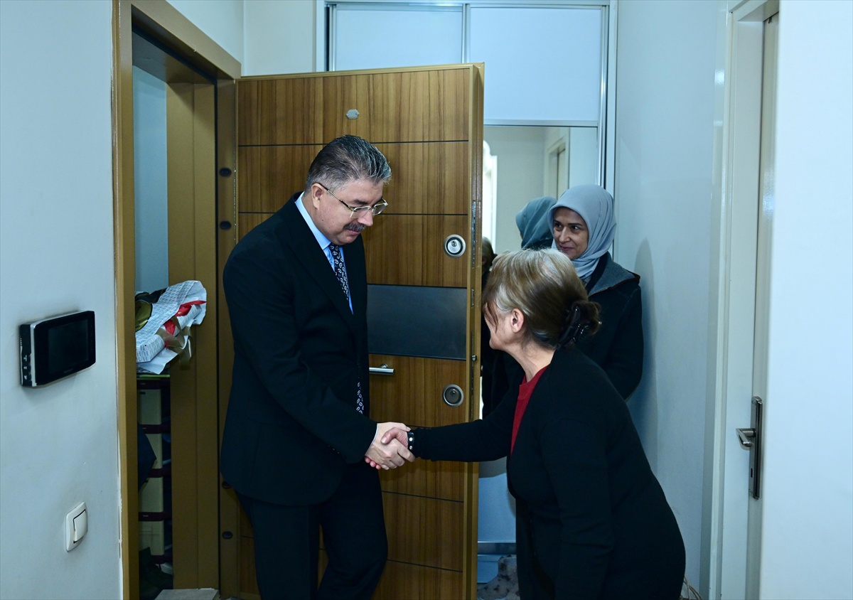 Eskişehir Valisi Erdinç Yılmaz, Nazlı Uçar ve ailesini evinde ziyaret etti