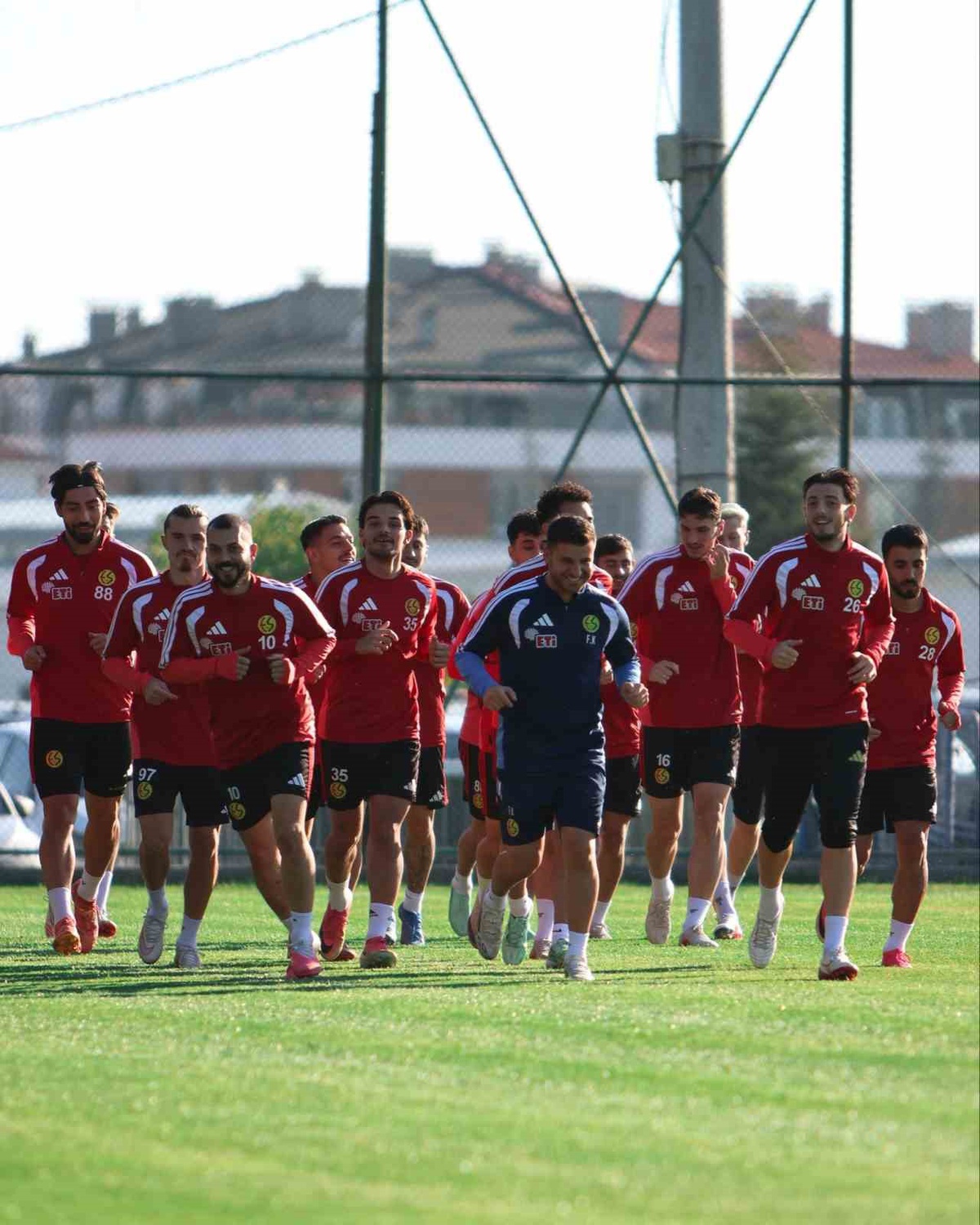 Eskişehirspor, Bursa Yıldırım SK maçının hazırlığını tesislerinde sürdürdü