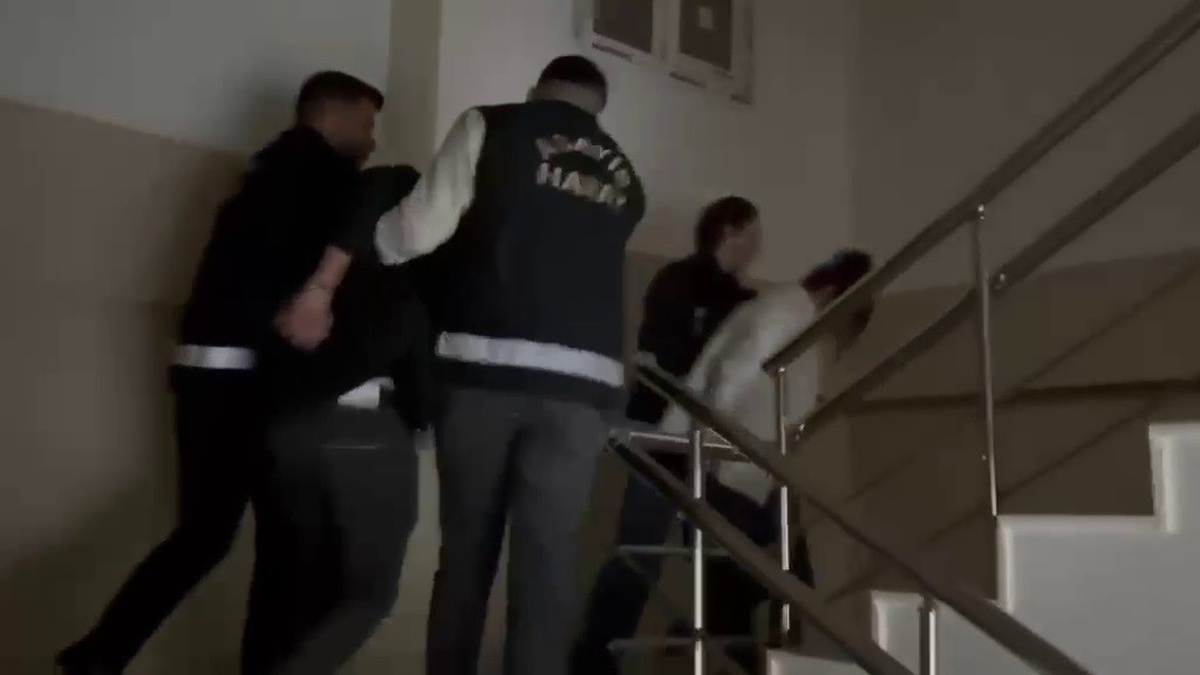 Hatay'da iş adamını 2 milyon TL borç iddiasıyla tehdit eden 2 şüpheli yakalandı