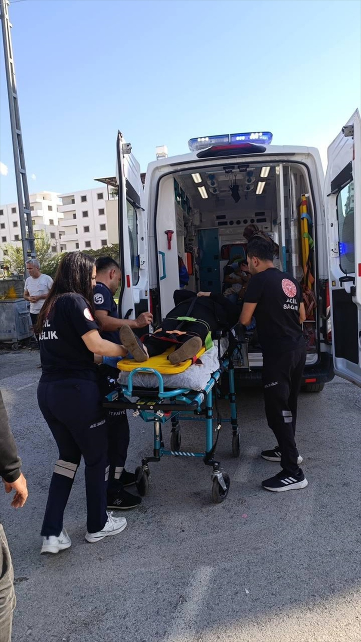 Hatay Dörtyol'da iki otomobil çarpıştı, kazada 3 kişi yaralandı
