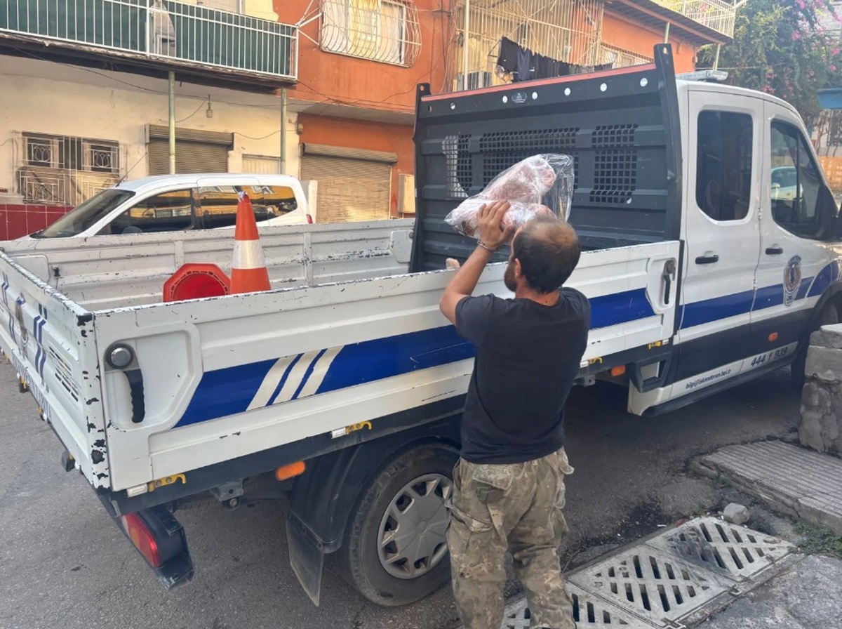 Hatay İskenderun'da piyasaya sürülmek istenen 1 ton 120 kilo bozuk et ele geçirildi