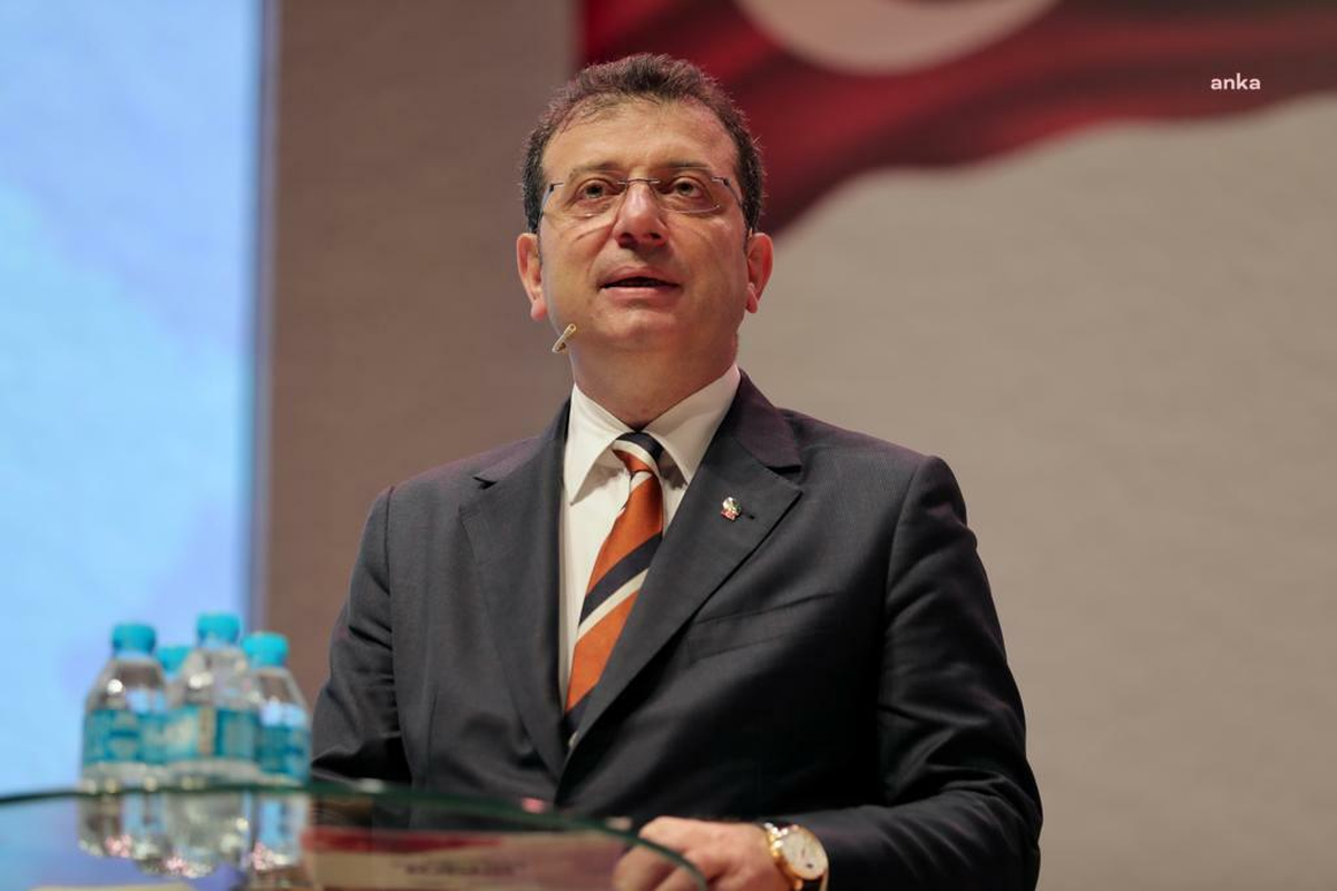 İmamoğlu, medya kapatma iddiasına karşı halkı gazete alarak yanıt vermeye çağırdı
