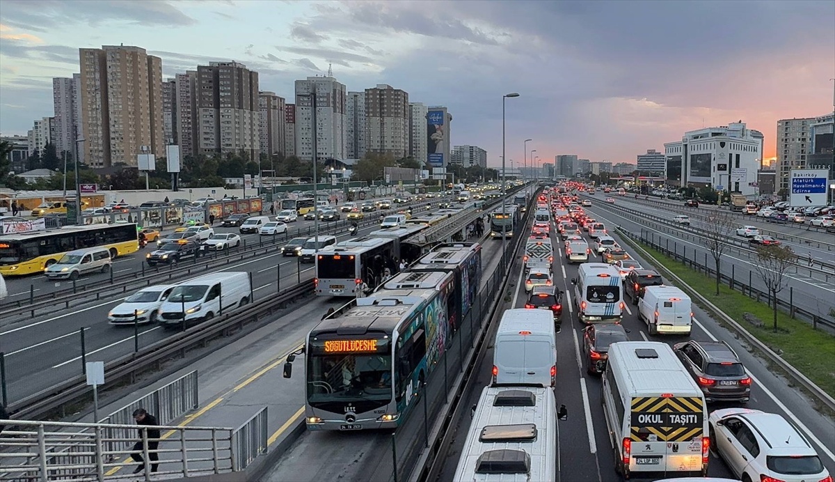 İstanbul'da trafik yoğunluğu yüzde 83'e ulaştı
