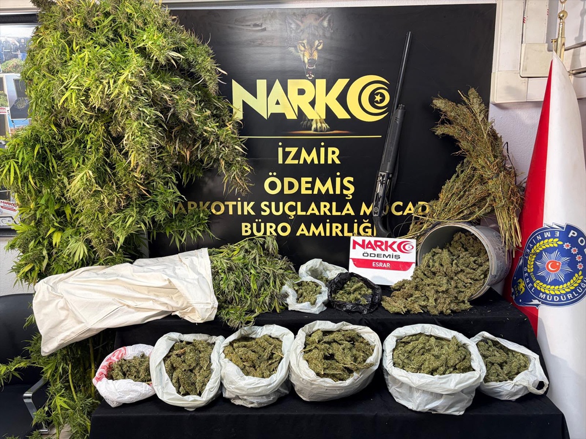 İzmir'in Ödemiş ve Buca ilçelerinde uyuşturucu operasyonunda 2 zanlı gözaltına alındı