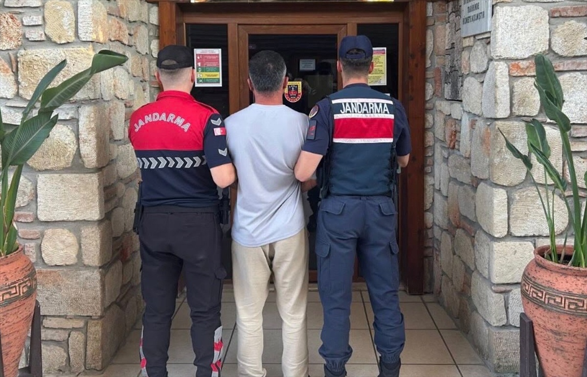 Manavgat'ta 2 iş yeri ve minibüsü kundaklayan zanlı JASAT operasyonuyla gözaltına alındı