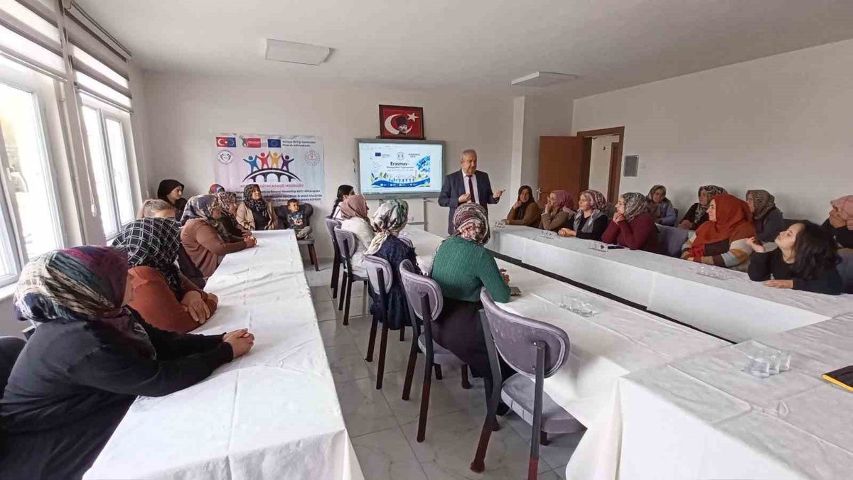 Niğde Çiftlik'te Erasmus+ etkinliğinde kapsayıcı eğitim ve drama ele alındı