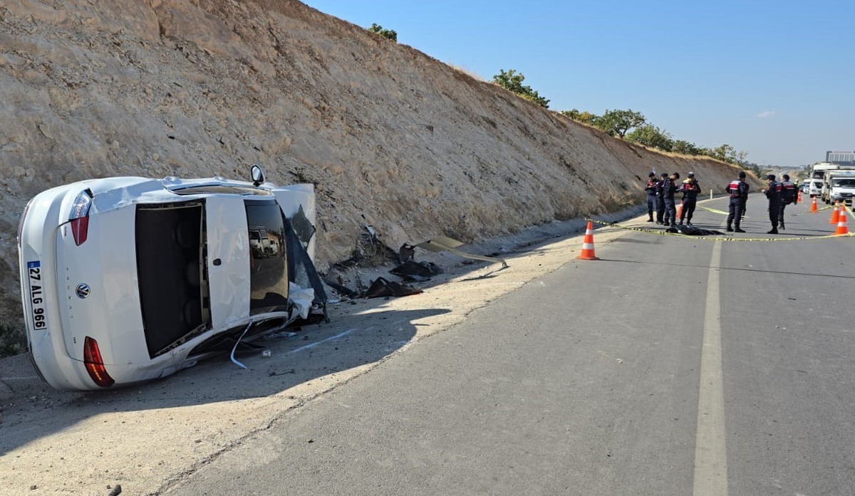 Nizip'te kavşakta otomobille çarpışan motosikletin sürücüsü olay yerinde öldü