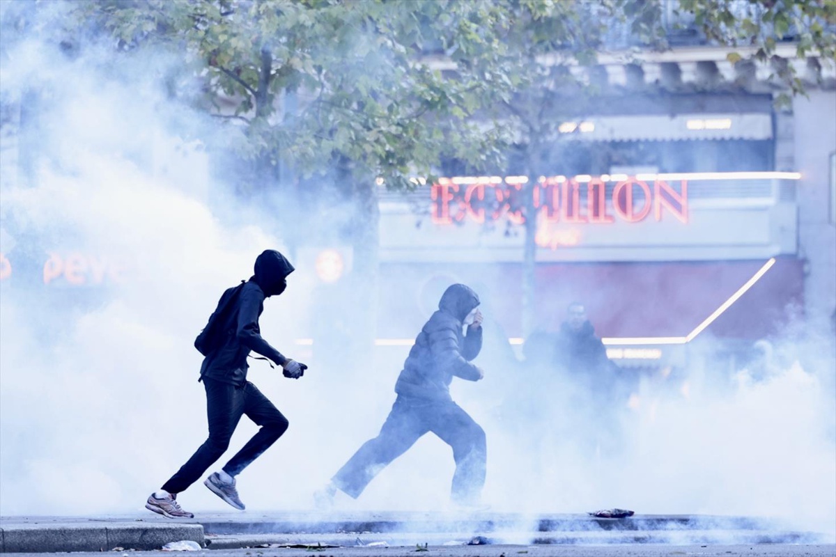 Fransa yeni protestolar için güvenliği artırıyor: Askerlere koruma görevi