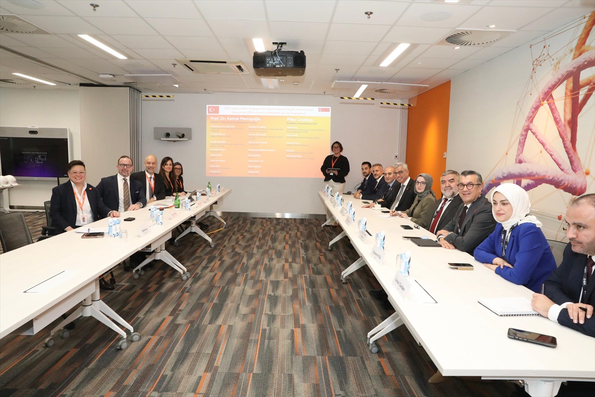 Sağlık Bakanı Memişoğlu Singapur'da ilaç ve aşı üretim tesislerini ziyaret etti