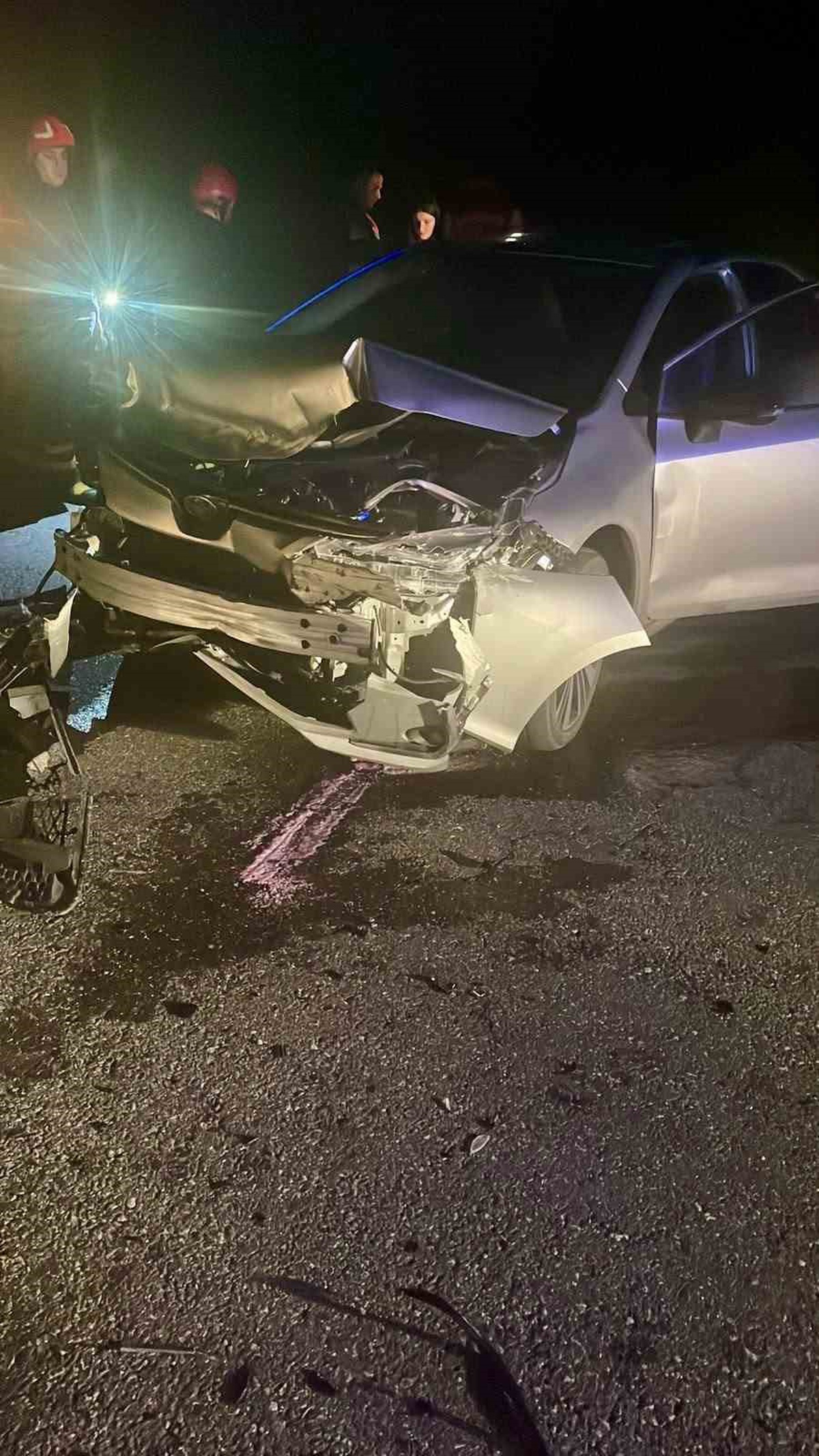 Sakarya'nın Kaynarca ilçesinde otomobil bariyere çarptı, 2 kişi hafif yaralandı