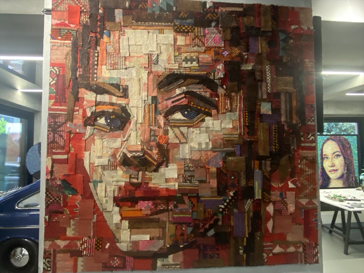 Sanatçı Deniz Sağdıç 50'den fazla türde atık malzemeyi sanat eserine dönüştürüyor