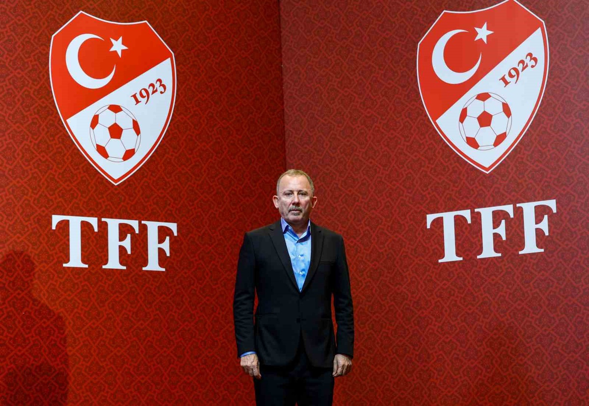 Sergen Yalçın, A Milli Takım teknik direktörü olarak halkın hocası olacağını söyledi