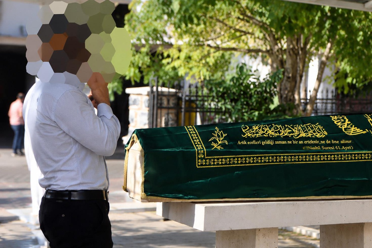 Tartışma yaratacak görüntü! Cenaze namazı Türkçe kaldırıldı
