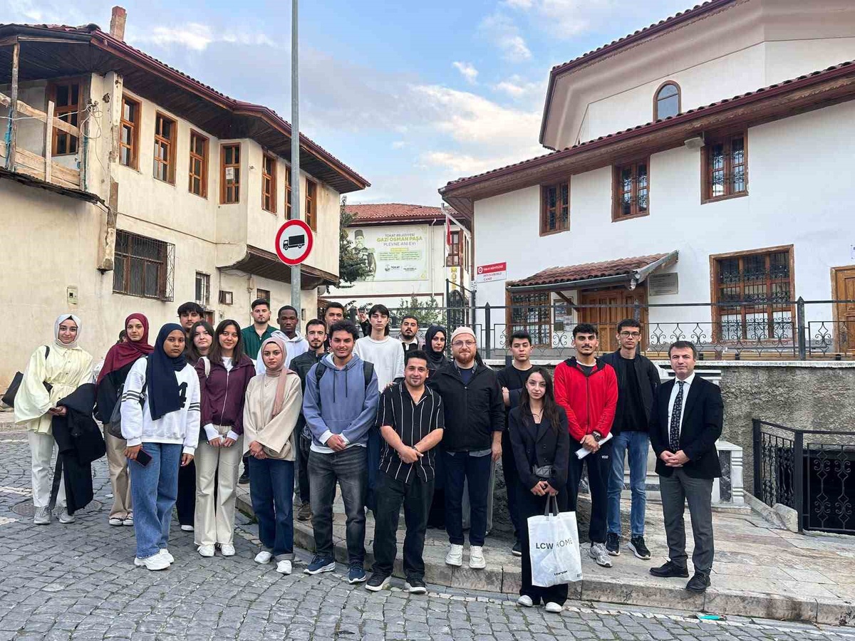 TOGÜ öğrencileri Şehir ve Kültür dersinde Gökmedrese ve Müze Evi'ni gezdi