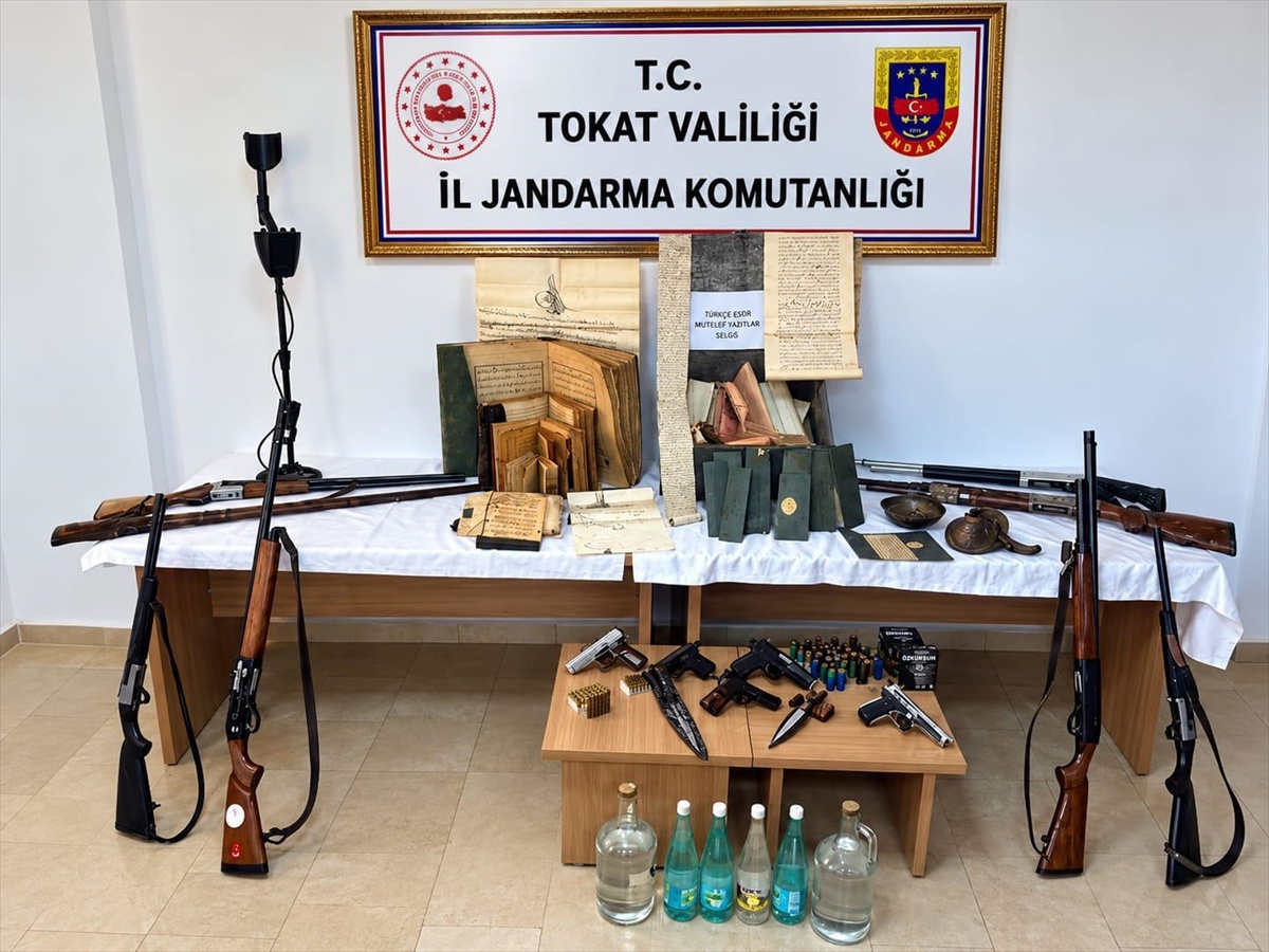 Tokat Zile'de 7 adrese düzenlenen silah operasyonunda 6 şüpheli gözaltına alındı