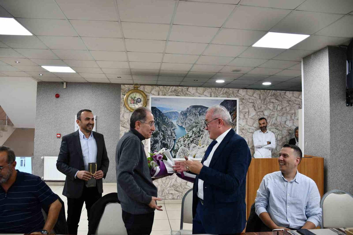 Vezirköprü Devlet Hastanesi'nde görevli Dr. Süleyman Aygün emekliye ayrıldı