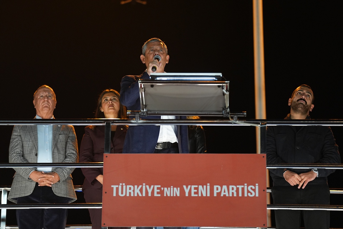 Yeni Parti Genel Başkanı Özgür Özel, Halk TV'ye kayyum atanmasını protesto etti