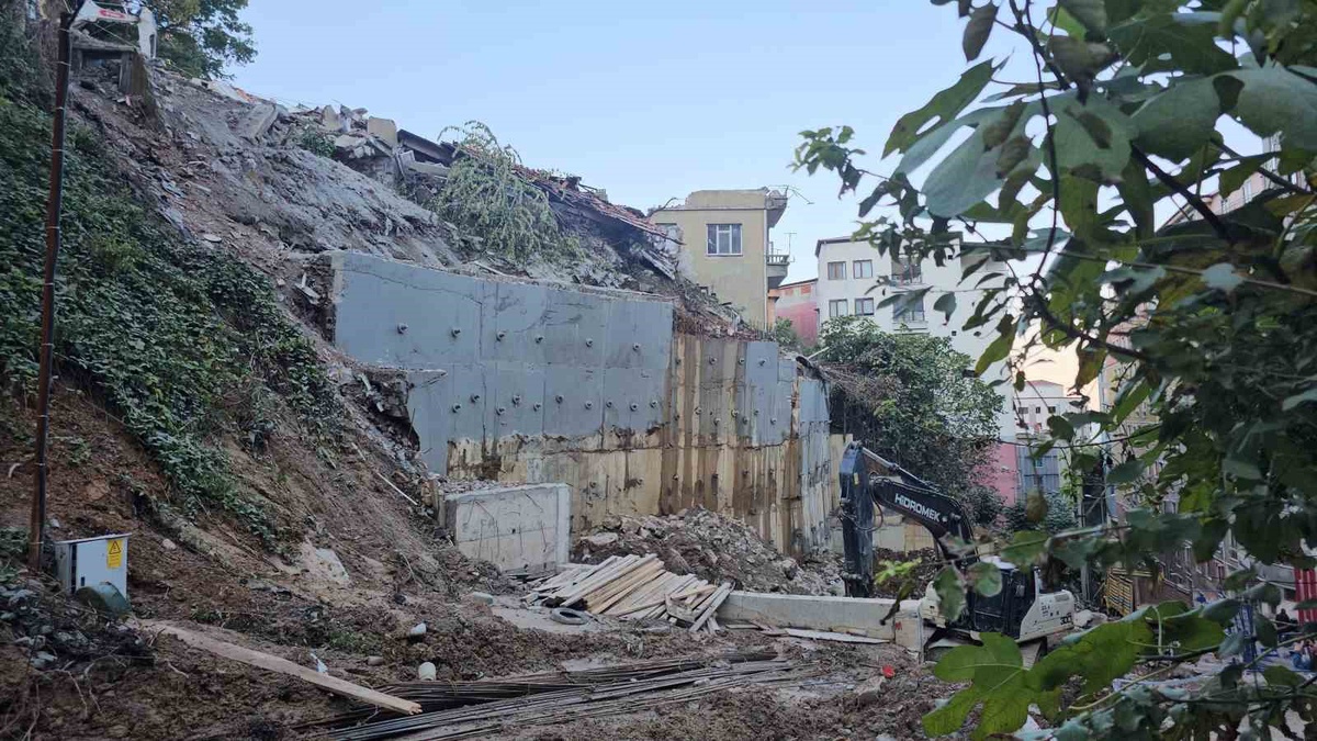 Zonguldak'ta binanın çökmesiyle kepçe operatörü, işveren ve mimar gözaltına alındı
