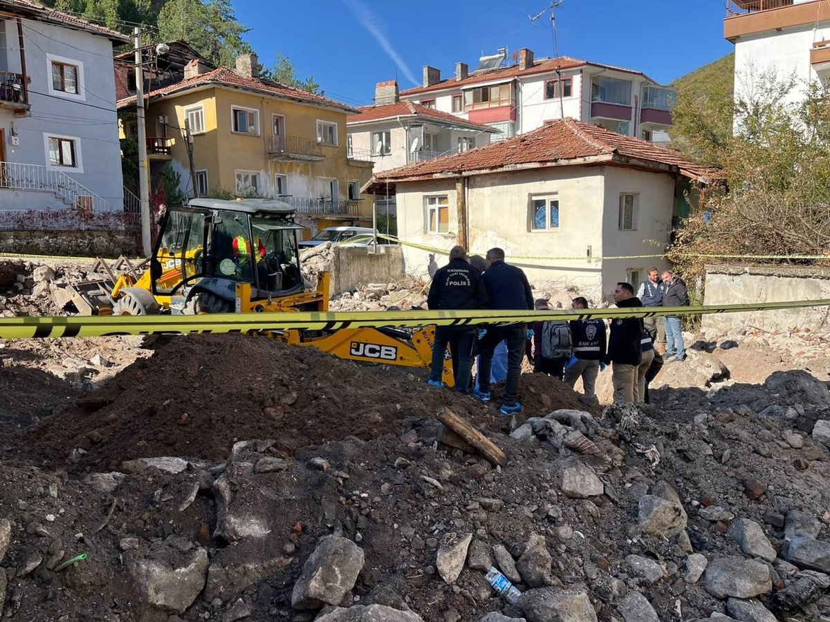 Kızılcahamam'da 17 yıl önce kaybolan Gülşen Uyar'ın evinin altında, kireçle kapatılmış kemikler bulundu