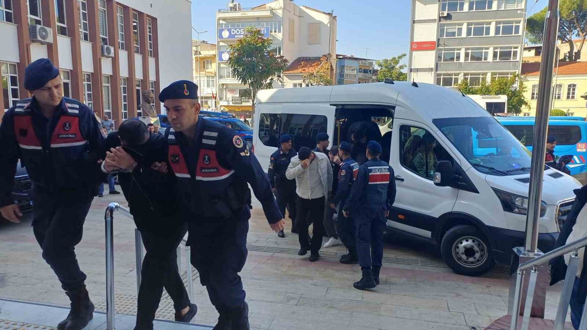 Aydın'ın Köşk ve Efeler'deki uyuşturucu operasyonunda 98 şüpheli adliyeye sevk edildi