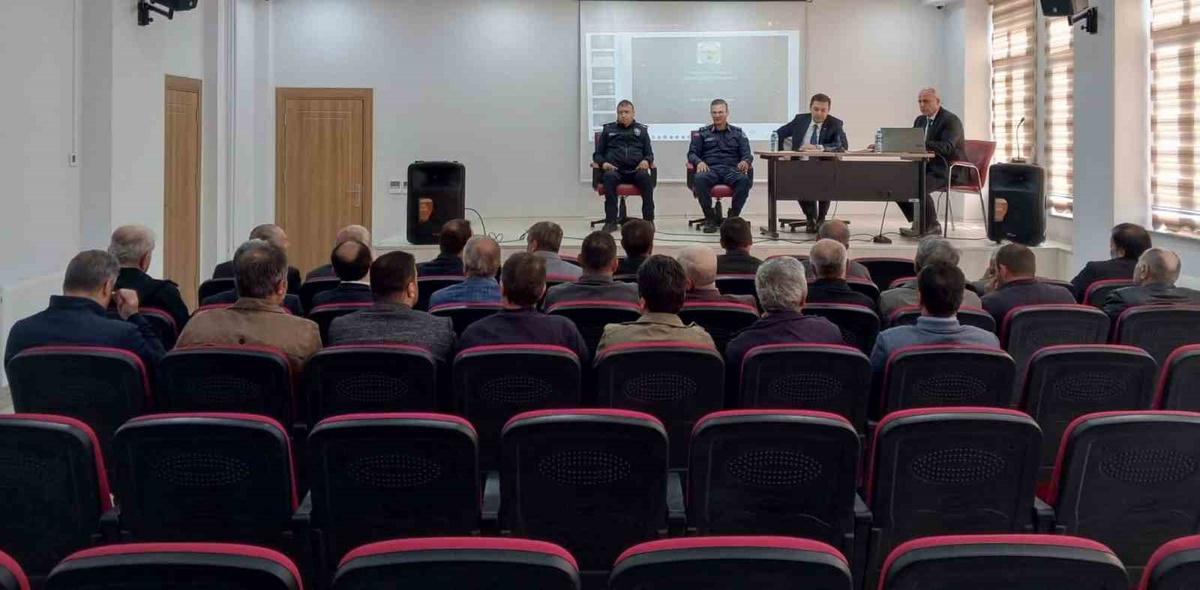 Aydıntepe'de Kaymakam Deniz Yıldırım muhtarlarla istişare toplantısı yaptı