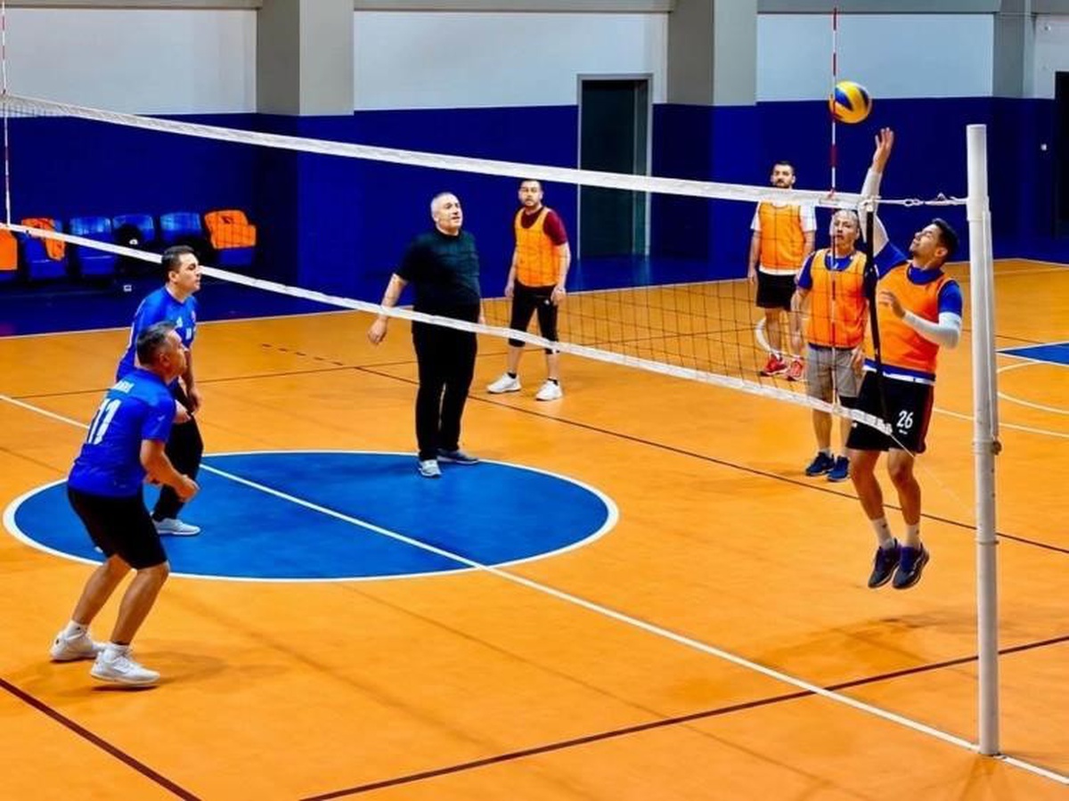 Bilecik Pazaryeri'nde 103. yıl kapsamında kurumlar arası voleybol turnuvası başladı