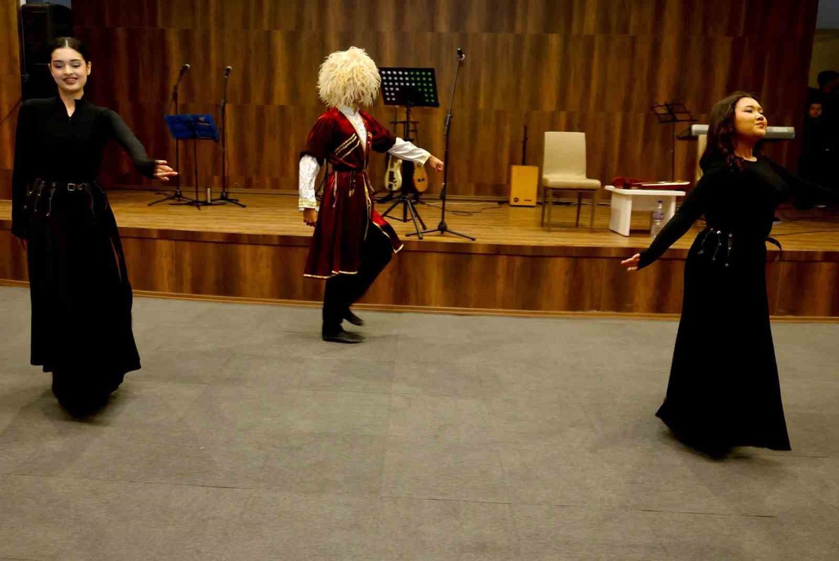 Bilecik'te Halime Hatun Kız Öğrenci Yurdu'nda Kafkas dansları sahnelendi
