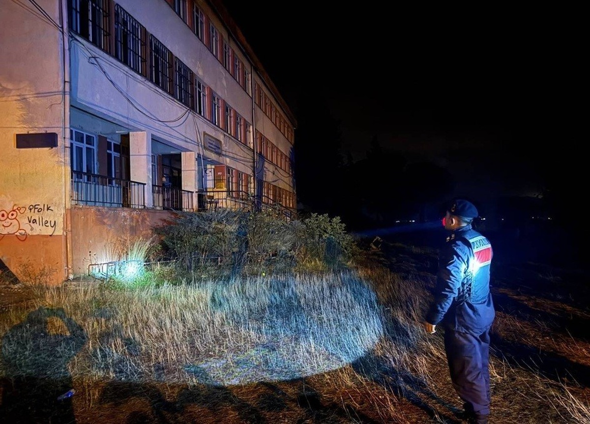 Çanakkale'de jandarma huzur uygulamasında yakalanan 97 şüpheliden 15'i tutuklandı
