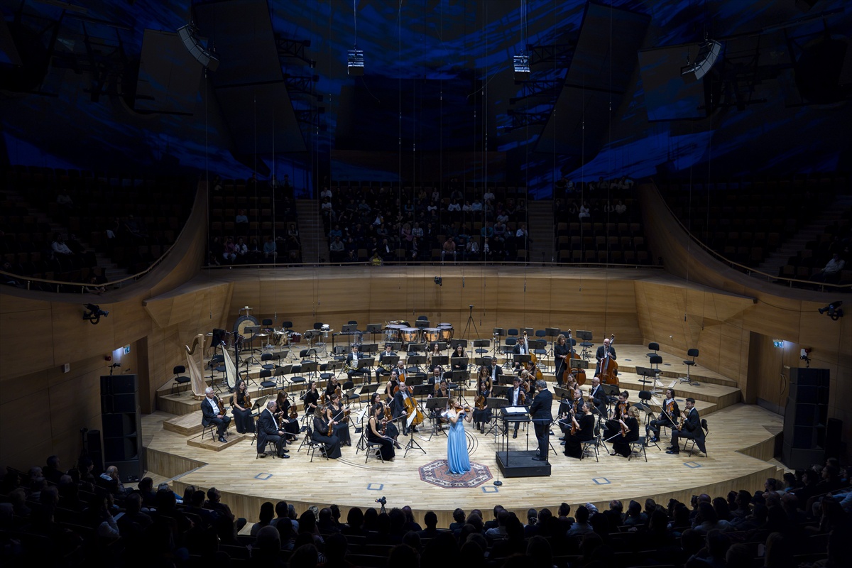 CSO, BM işbirliğiyle düzenlenen 'Melankoli ve Gül' konserini Ankara'da verdi
