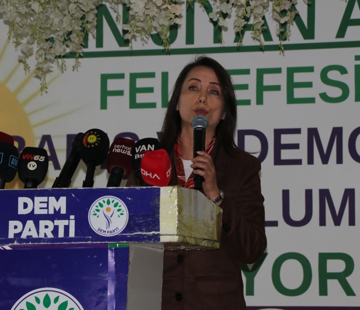 DEM Parti Eş Genel Başkanı Hatimoğulları Van'da çerçeve yasa çağrısı yaptı