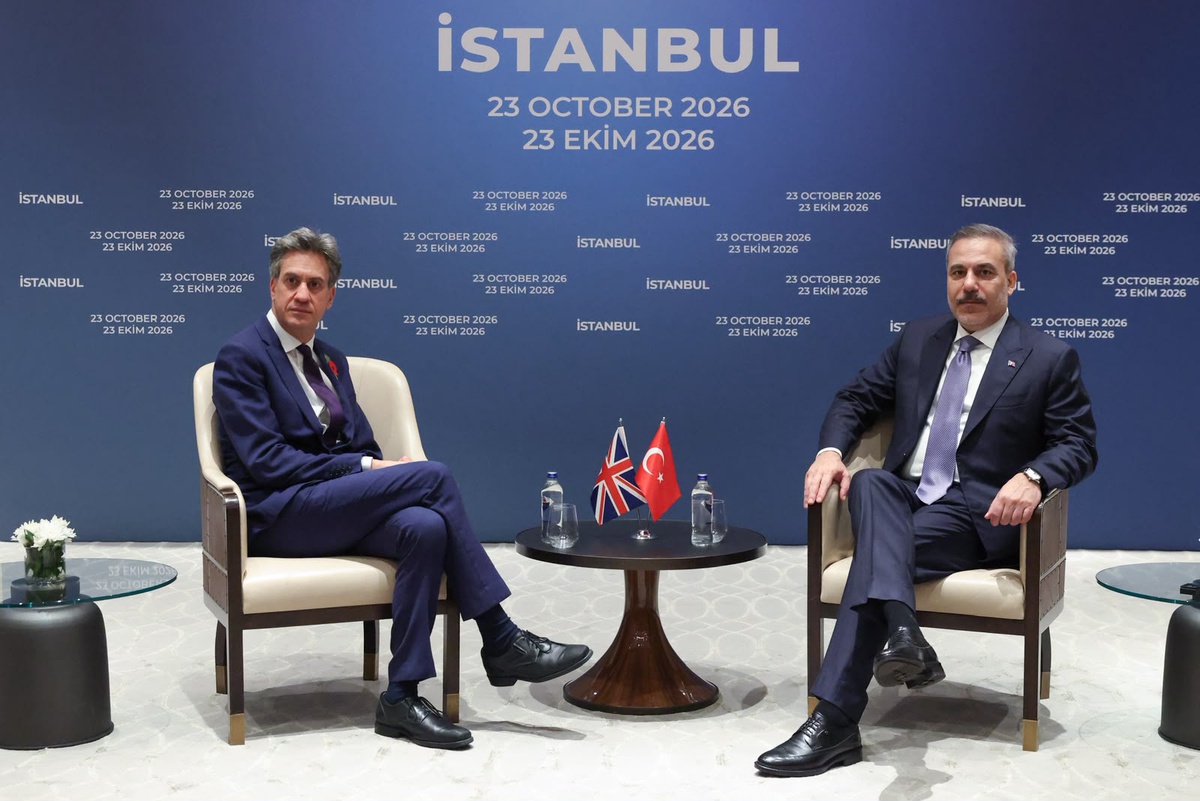Dışişleri Bakanı Fidan, R4+E3 toplantısı öncesi İstanbul'da Ed Miliband ile buluştu