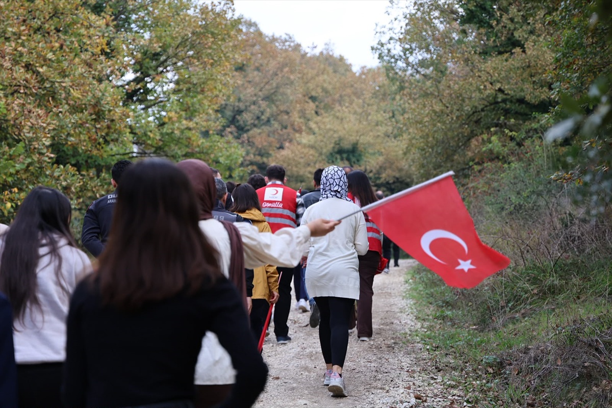 Düzce'de Cumhuriyet'in 103. yılı DÜ'nün doğa yürüyüşüyle kutlandı