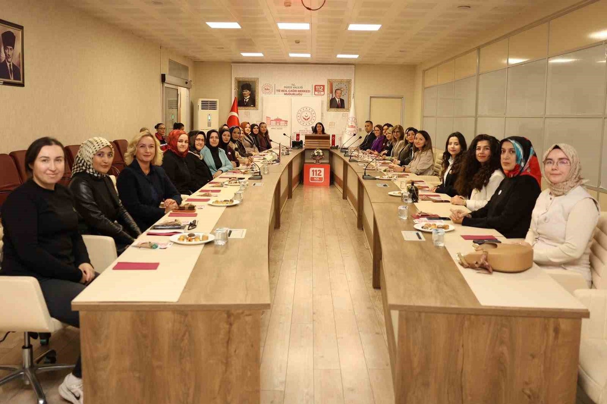 Düzce'de koruyucu aile hizmetleri değerlendirildi, Elif Makas ailelere teşekkür etti