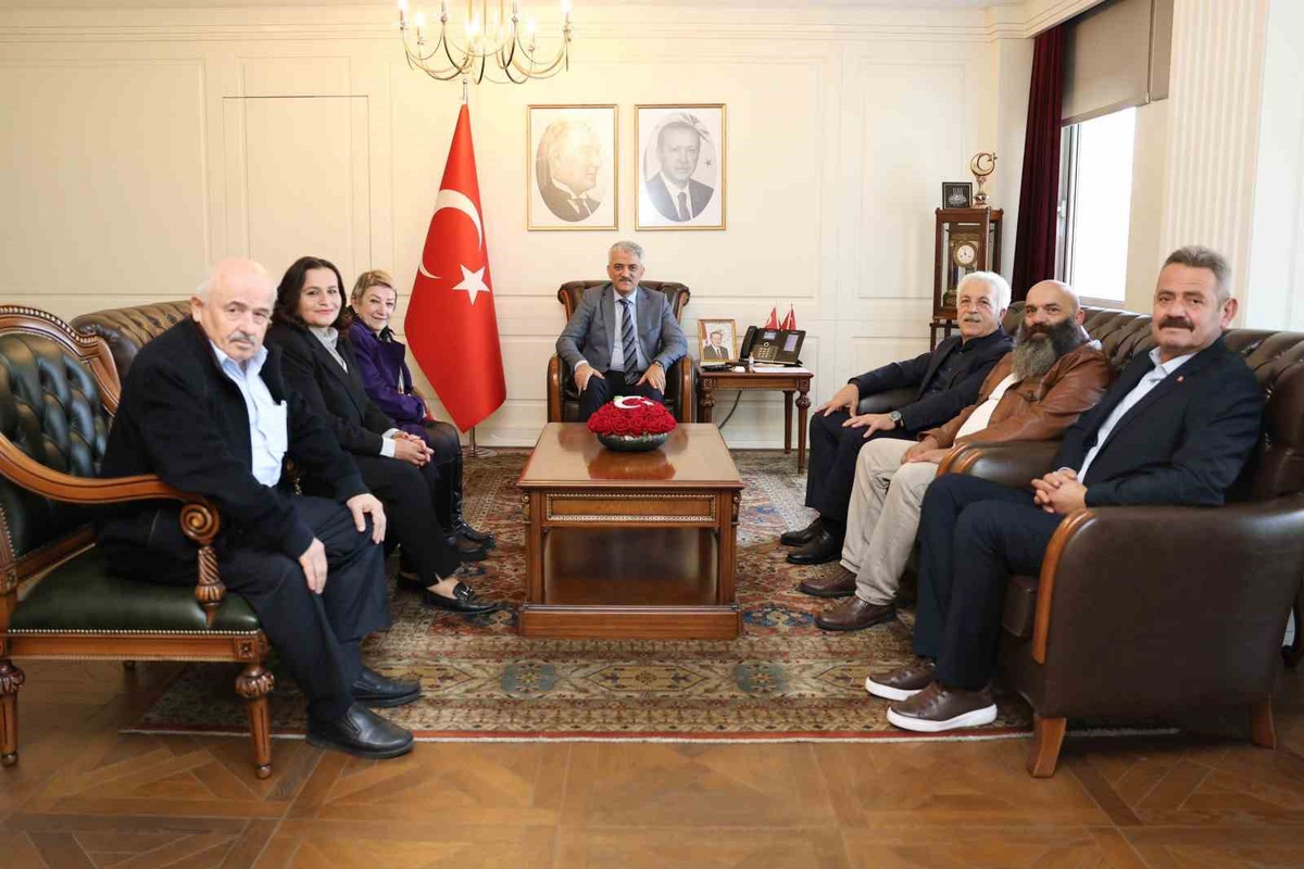 Düzce Kent Konseyi yönetimi, Vali Makas'a nezaket ziyaretinde bulundu