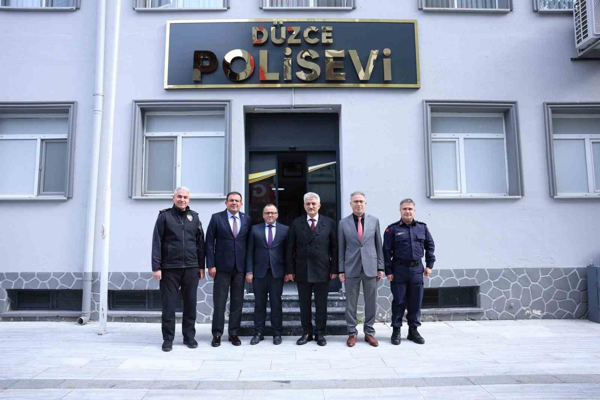 Düzce Valisi Makas, yargı ve güvenlik temsilcileriyle Düzce Polisevi'nde buluştu