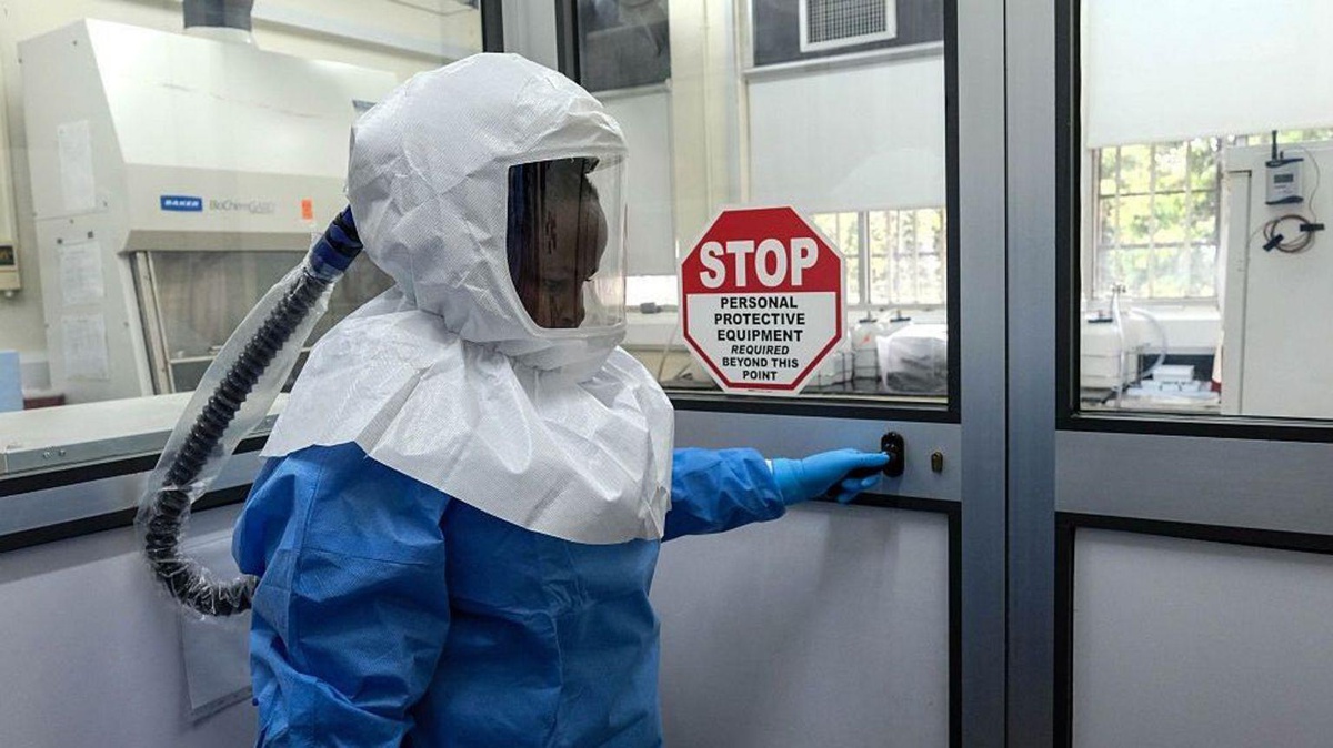 Ebola: Nijerya ve Kenya'daki ilk hastalar Uganda havalimanında karşılaşmış olabilir