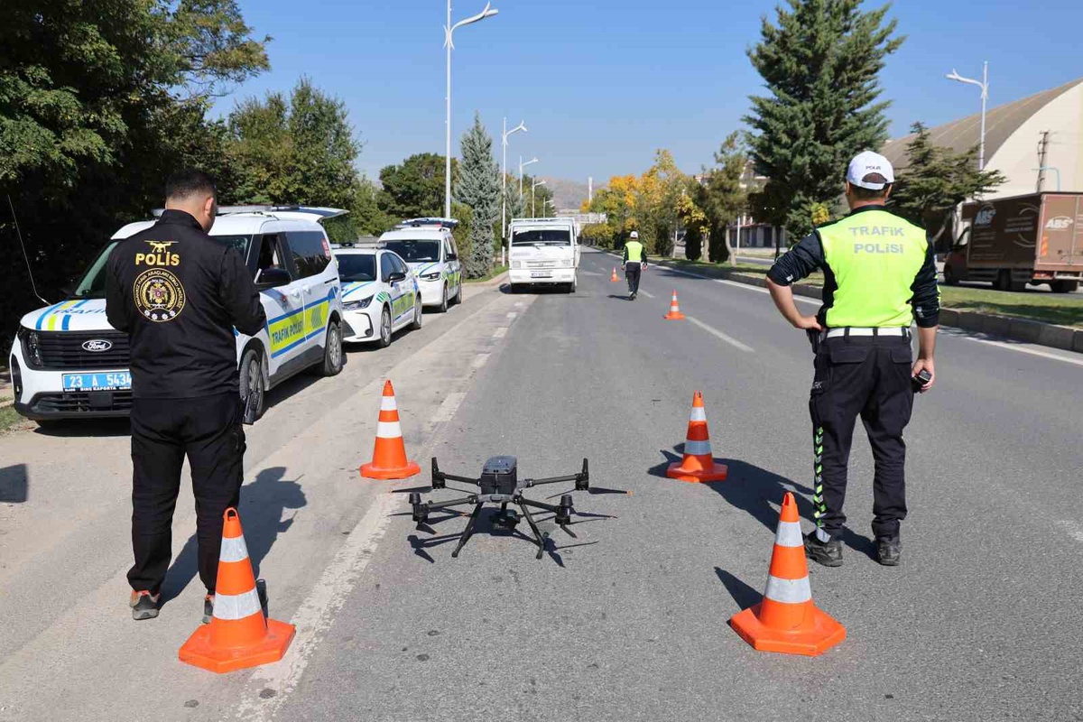 Elazığ'da dron destekli denetimde kural ihlali yapan sürücülere ceza uygulandı