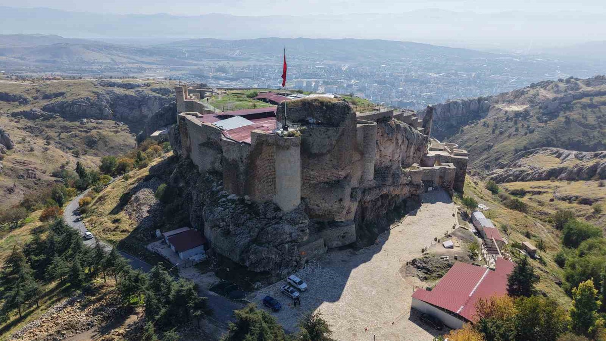 Elazığ Harput Kalesi'ndeki Fetih Mescidi cuma namazıyla ibadete açıldı