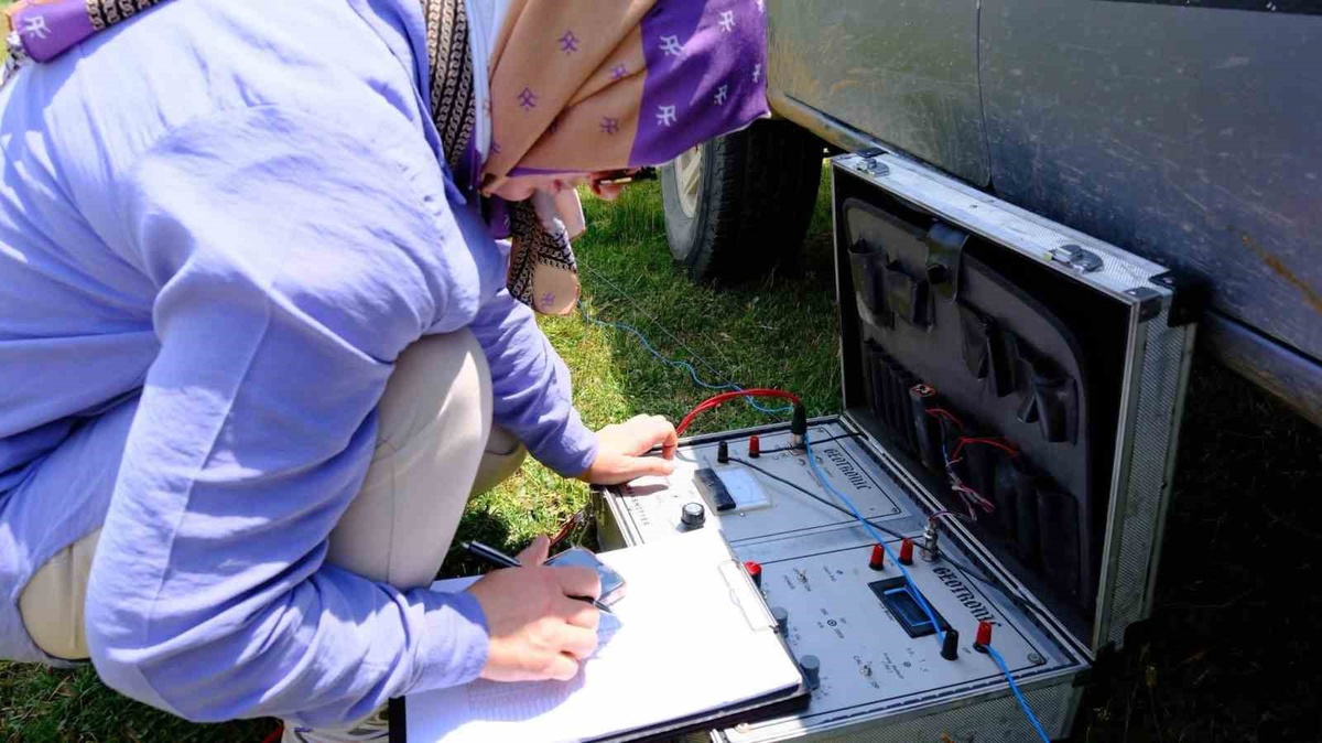 Erzincan'da Karadiğin ve Soğukoluk meralarında su için sondaj yerleri belirleniyor