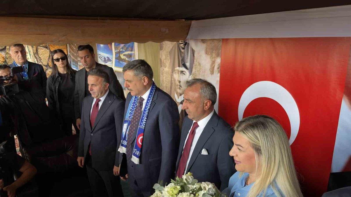 Erzurum'da 2,5 yıl valilik yapan Çiftçi, Erzurumlularla Ankara'da buluştu
