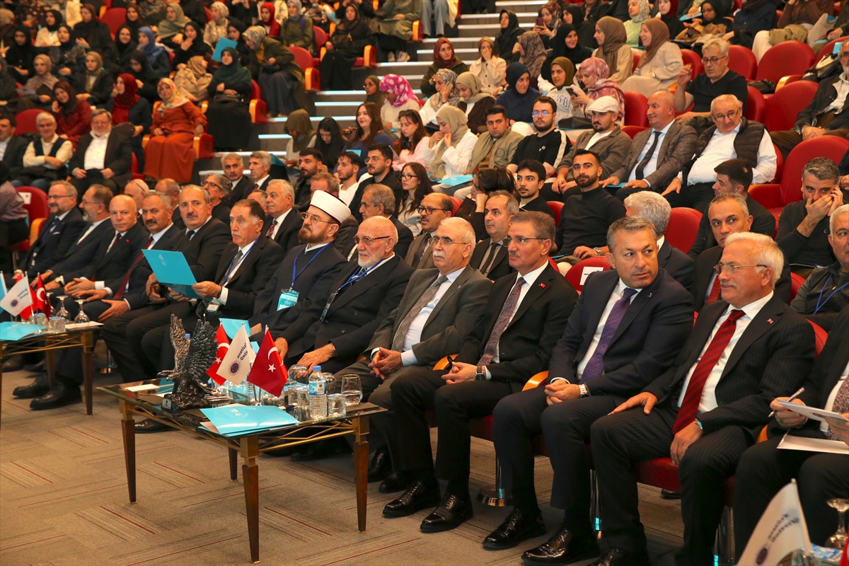 Erzurum'da modern saldırılara karşı aile ve nesil sempozyumu başladı