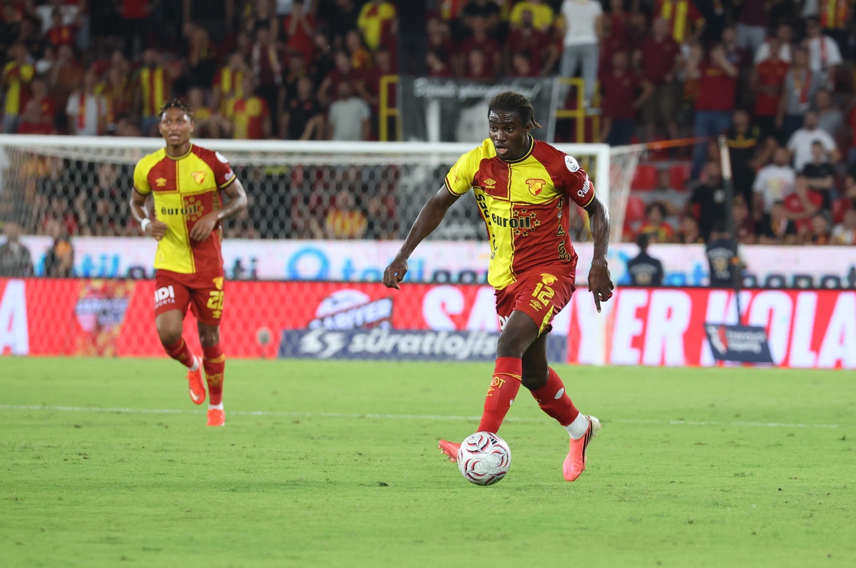 Göztepe Çorum FK maçında 3 puan hedefliyor, Akonnor teknik ekibi memnun etti