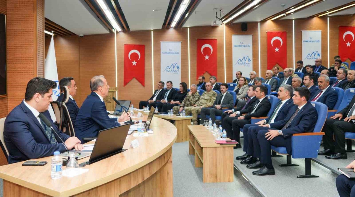 Hakkari'de 70,4 milyar TL'yi aşan 260 projenin harcama oranları ele alındı