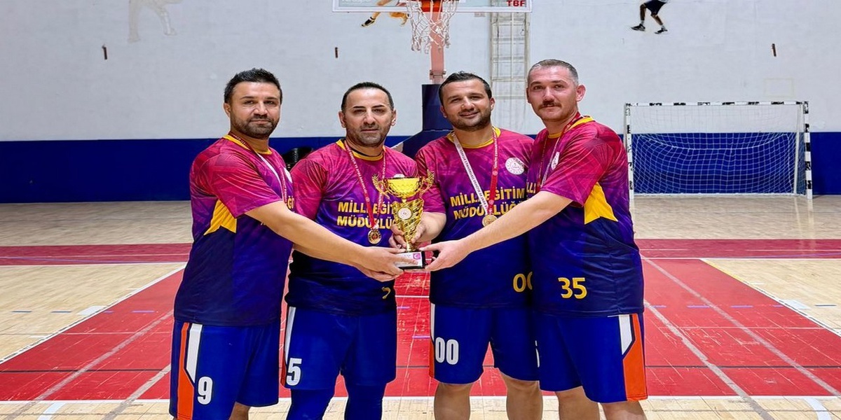 Hakkari İl Milli Eğitim Müdürlüğü Basketbol Takımı 3x3 turnuvasında şampiyon oldu