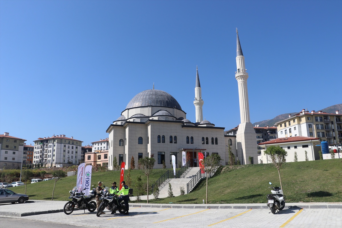 Hatay'da depremlerin ardından 138'inci cami ibadete açıldı