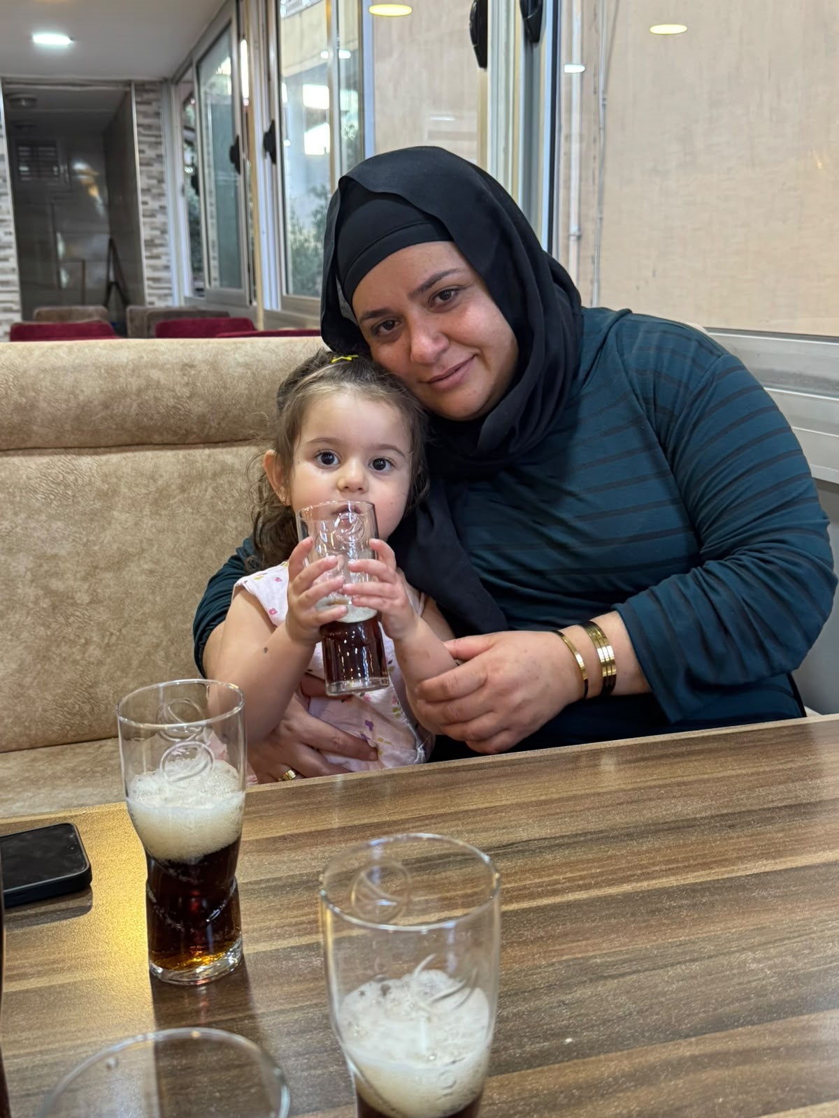 Hatay Reyhanlı'da otomobil anne ve 4 yaşındaki kızına çarptı, anne öldü, sürücü kaçtı
