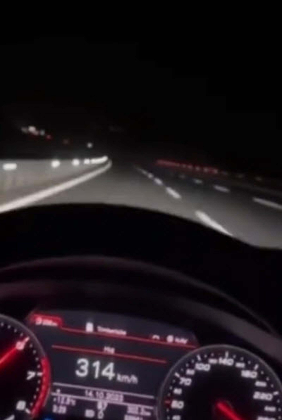 İzmir'de otoyolda 314 km hız yapan sürücüye 25 bin TL ceza kesildi