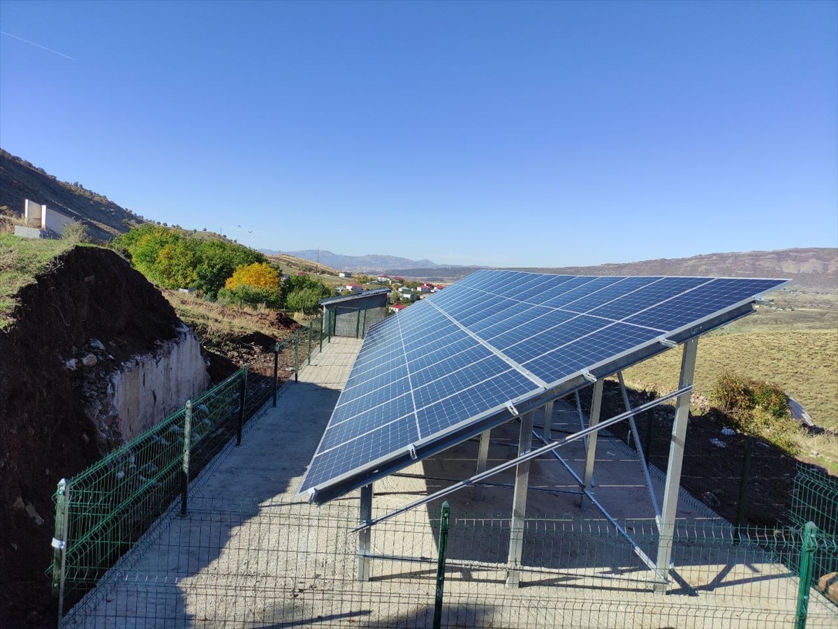 Karlıova Kıraçtepe köyünde güneş enerjisi sistemi hizmete sunuldu